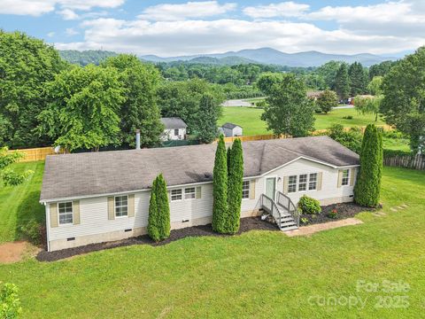 Photo of 18 Sweet Briar Path Way, Hendersonville, NC 28792 (MLS # 4270851)