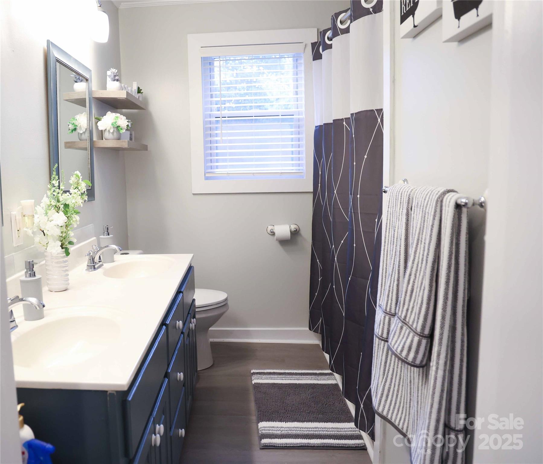 Hickory, North Carolina 28602, United States, 3 Bedrooms Bedrooms, ,3 BathroomsBathrooms,Residential,Active,191972