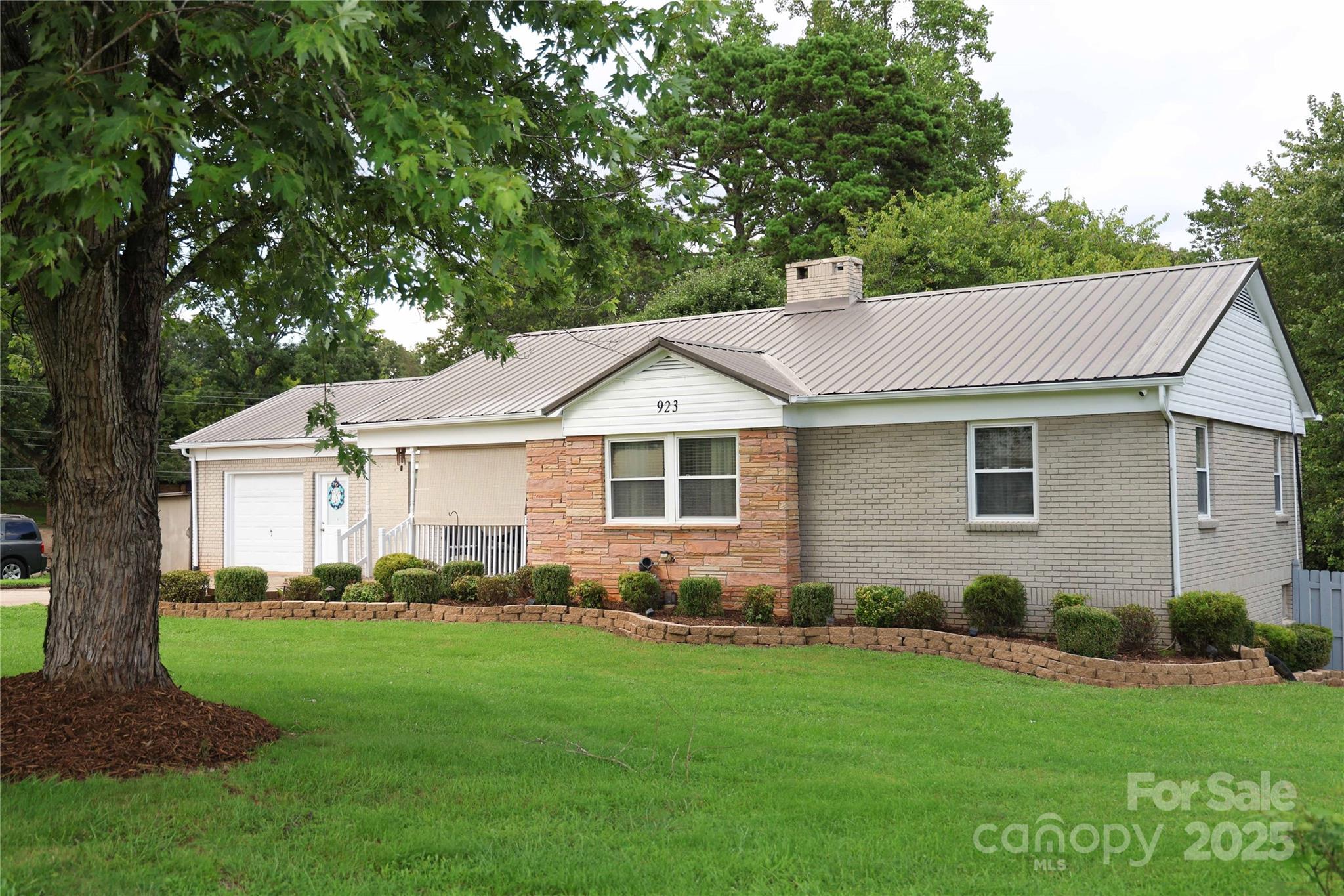 Hickory, North Carolina 28602, United States, 3 Bedrooms Bedrooms, ,3 BathroomsBathrooms,Residential,Active,191972