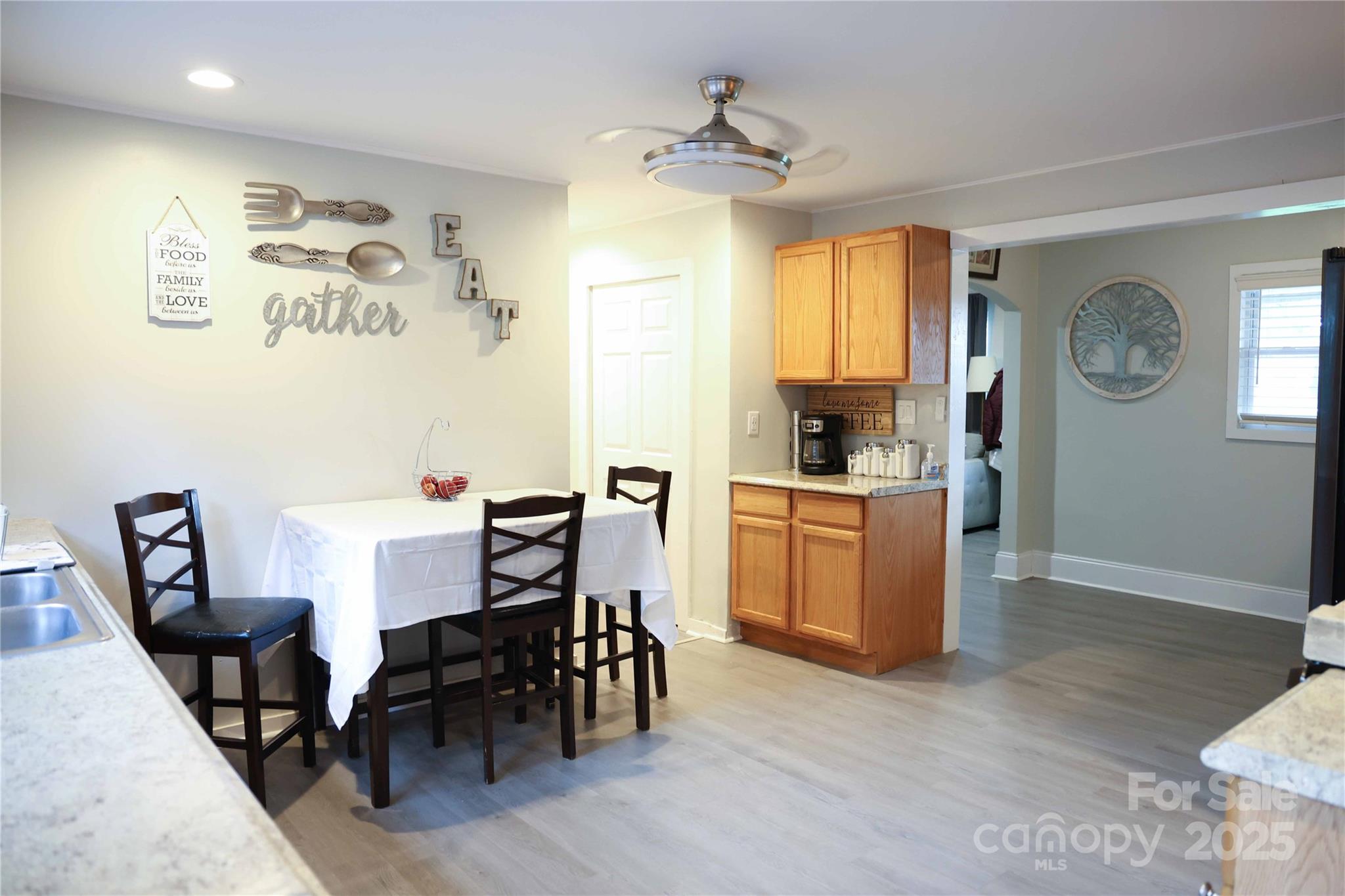 Hickory, North Carolina 28602, United States, 3 Bedrooms Bedrooms, ,3 BathroomsBathrooms,Residential,Active,191972