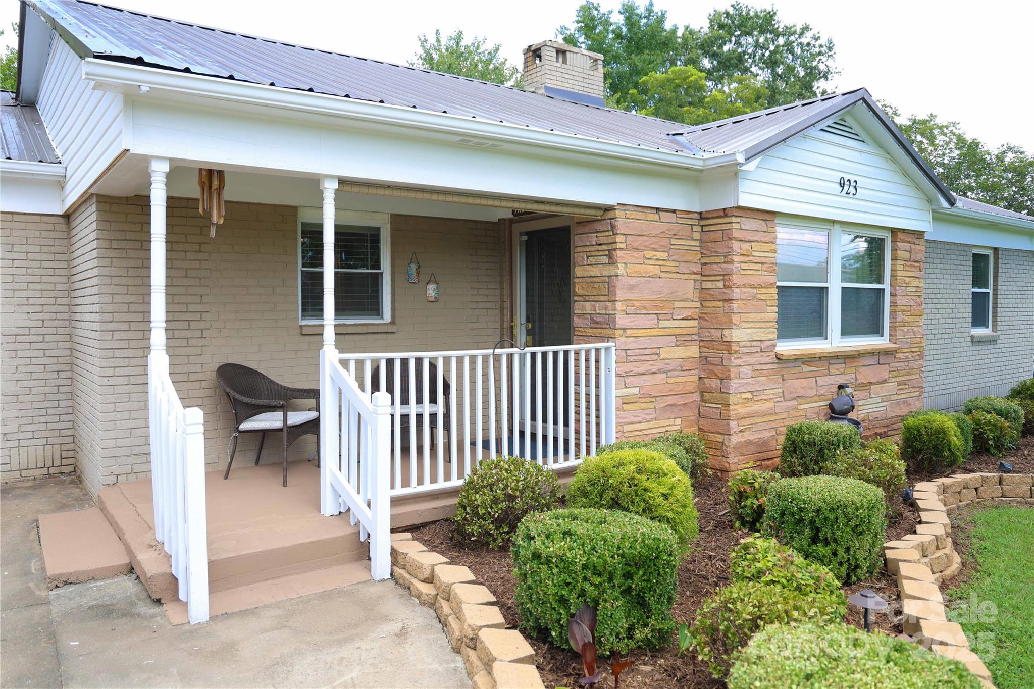 Hickory, North Carolina 28602, United States, 3 Bedrooms Bedrooms, ,3 BathroomsBathrooms,Residential,Active,191972