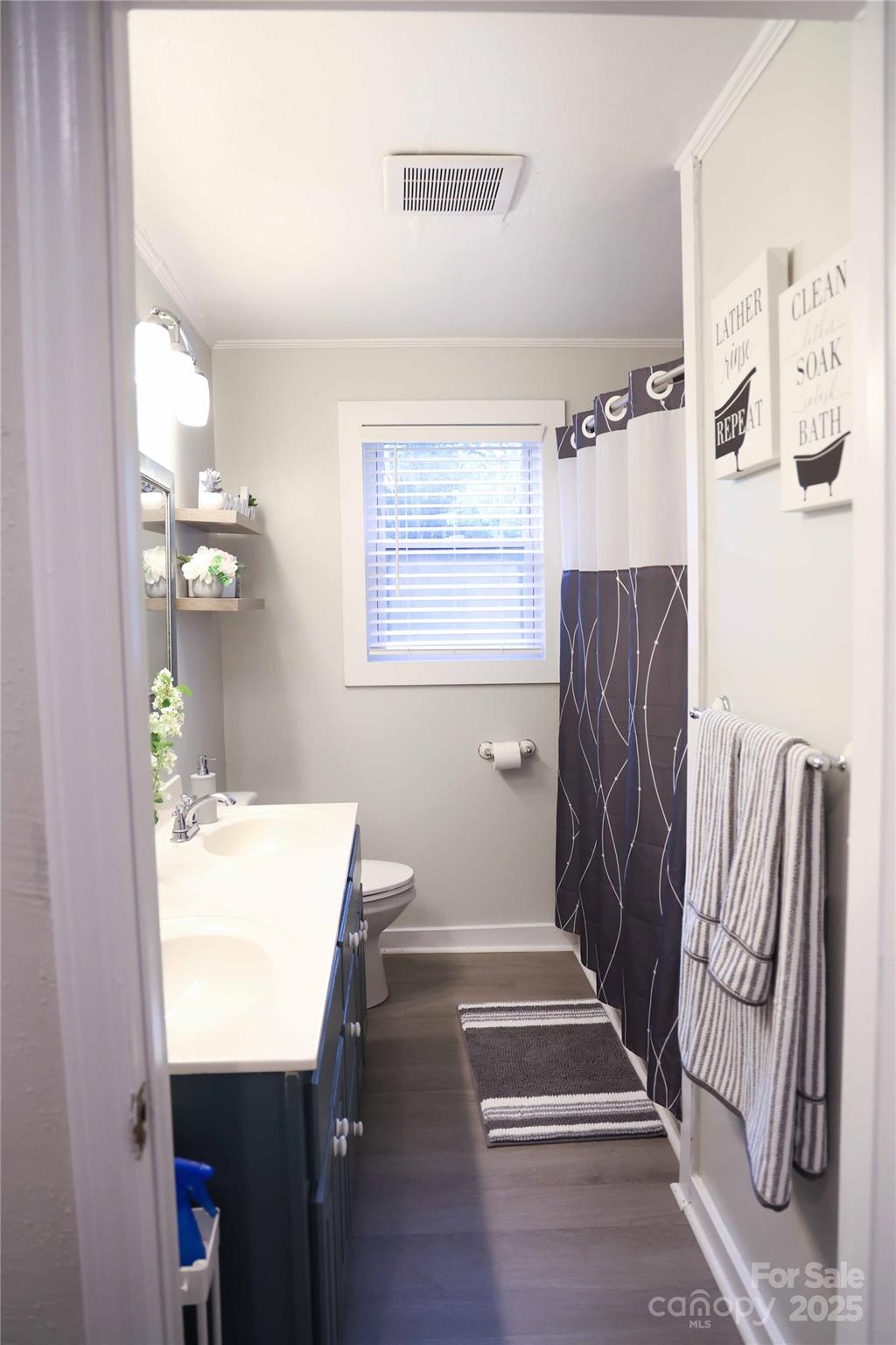 Hickory, North Carolina 28602, United States, 3 Bedrooms Bedrooms, ,3 BathroomsBathrooms,Residential,Active,191972