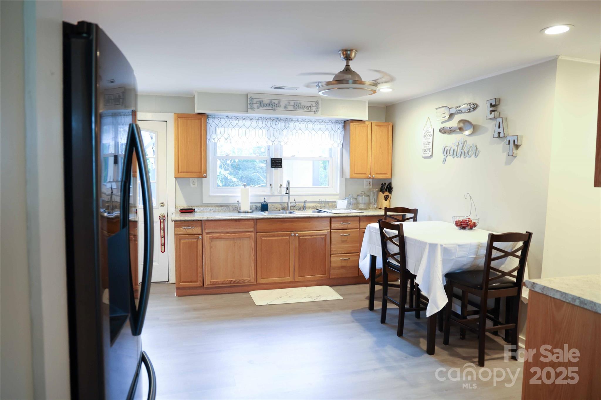 Hickory, North Carolina 28602, United States, 3 Bedrooms Bedrooms, ,3 BathroomsBathrooms,Residential,Active,191972