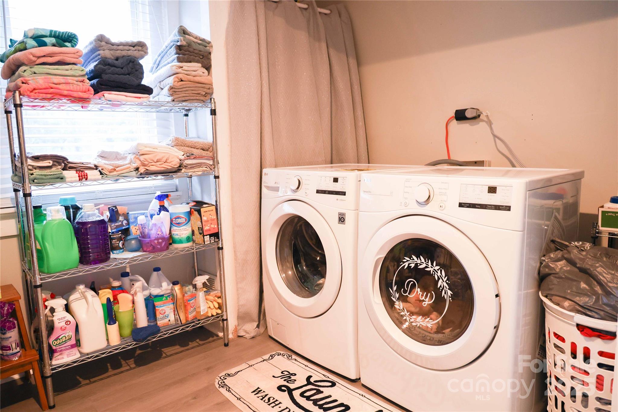 Hickory, North Carolina 28602, United States, 3 Bedrooms Bedrooms, ,3 BathroomsBathrooms,Residential,Active,191972