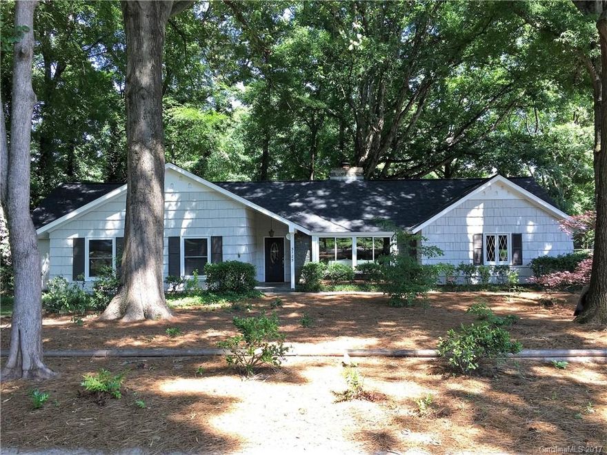 Beautifully updated ranch in sought after Mountainbrook. Spacious rooms, open floor plan that's easy to live in & great for entertaining. Updates incl new wd floors, fresh paint & updated windows, doors. Gorgeous slate fireplace, beamed ceiling in LR. HUGE DEN opens to breakfast area. Master suite w/walk-in cedar closet. 4th BR could be office/ den. Flat .38 acre lot w/mature landscaping, covered rear patio. Fantastic SouthPark location! NEW ROOF INSTALLED WEEK OF MAY 15th, NEW EXTERIOR PAINT!