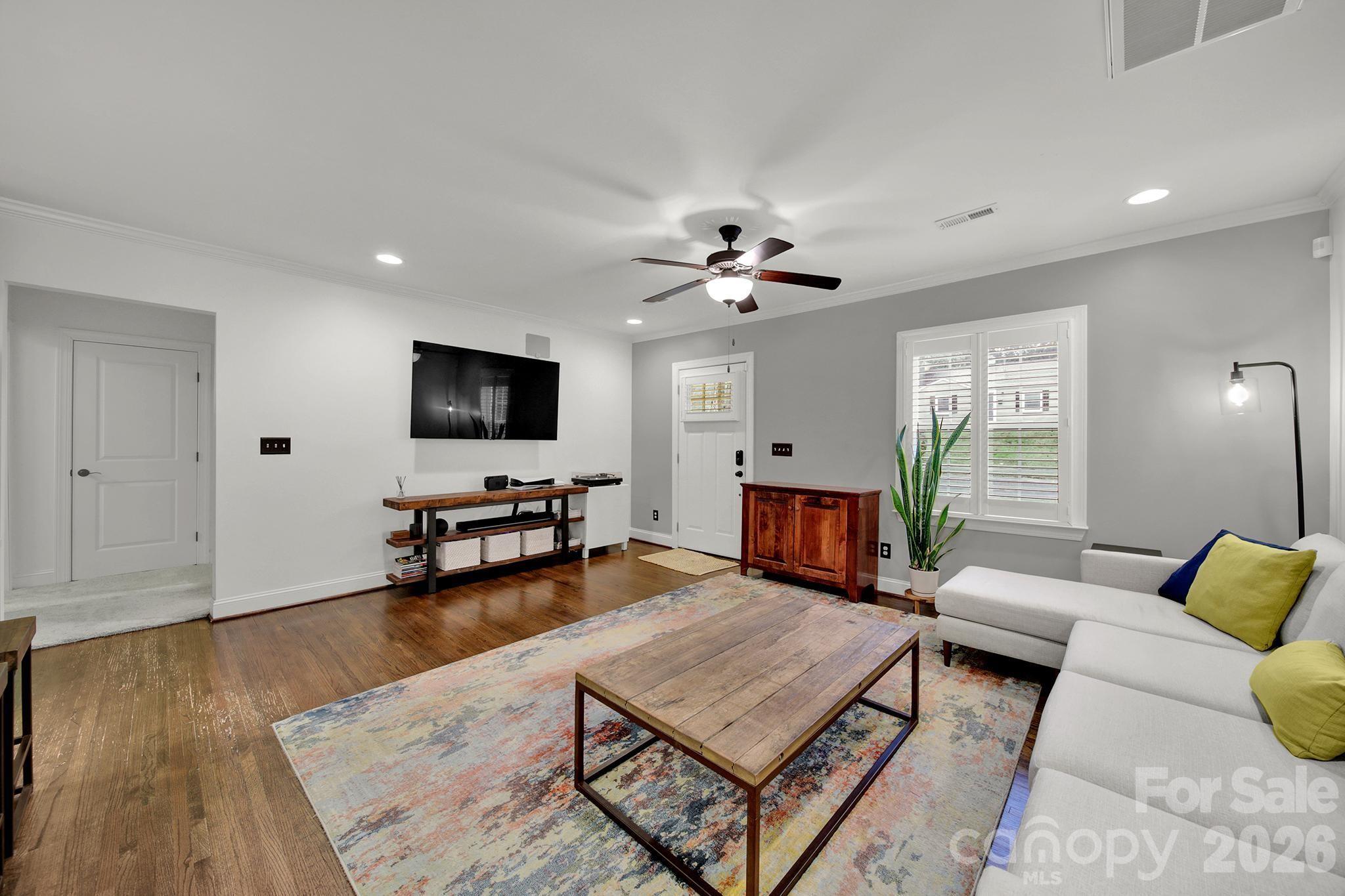835 Everett Place