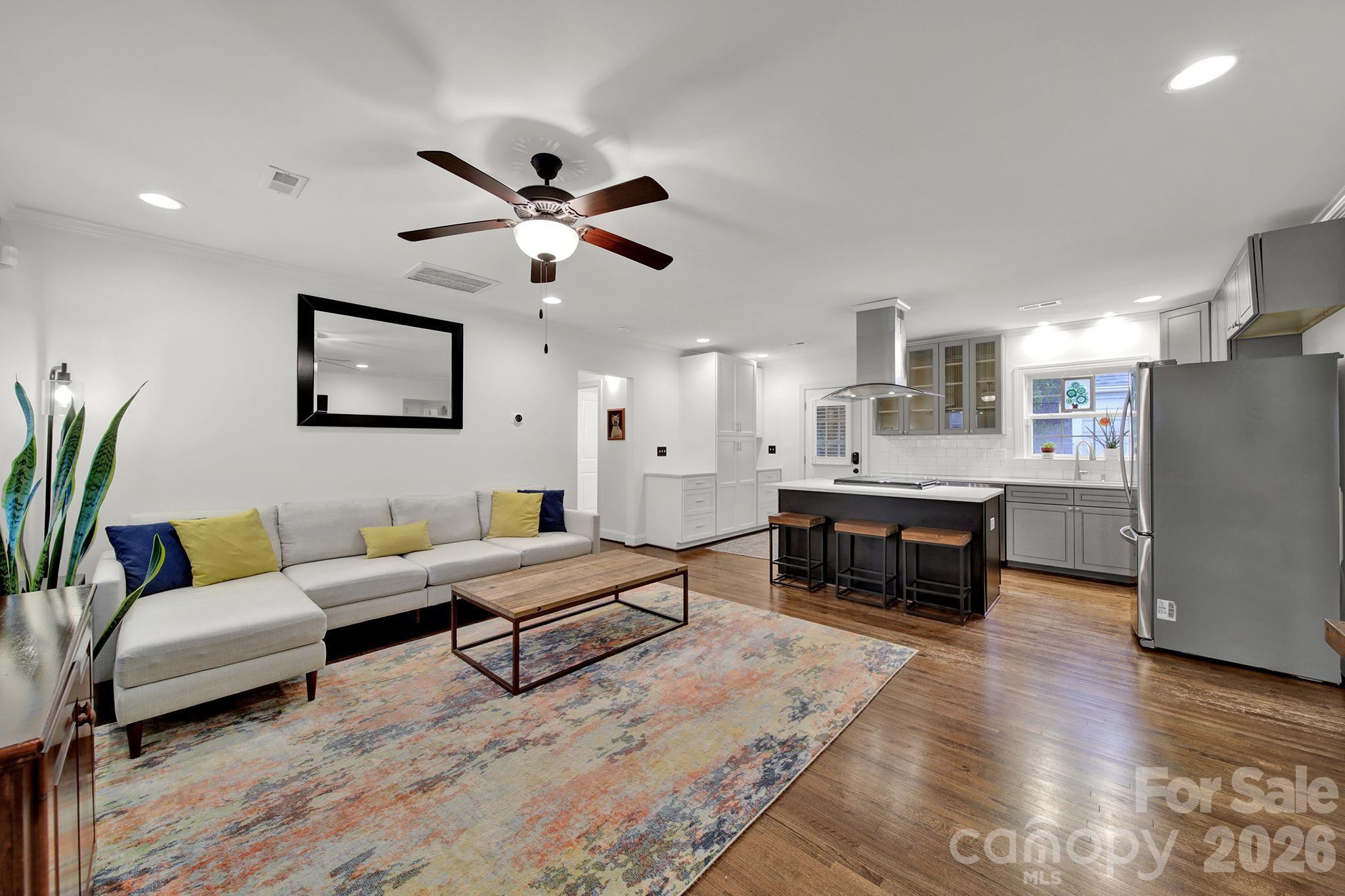 835 Everett Place