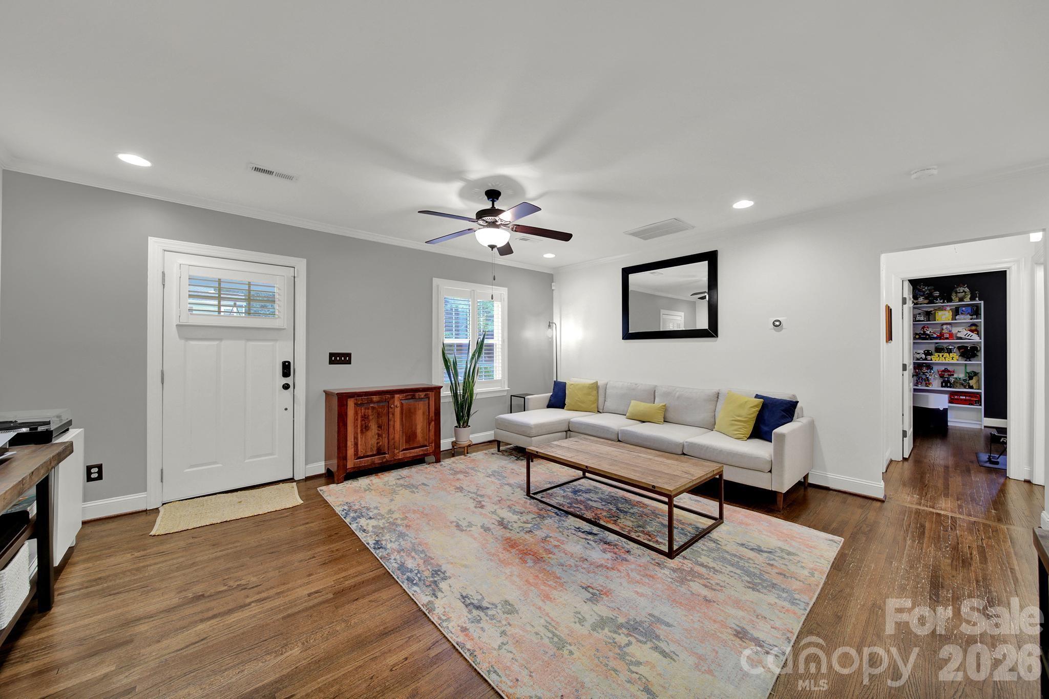 835 Everett Place