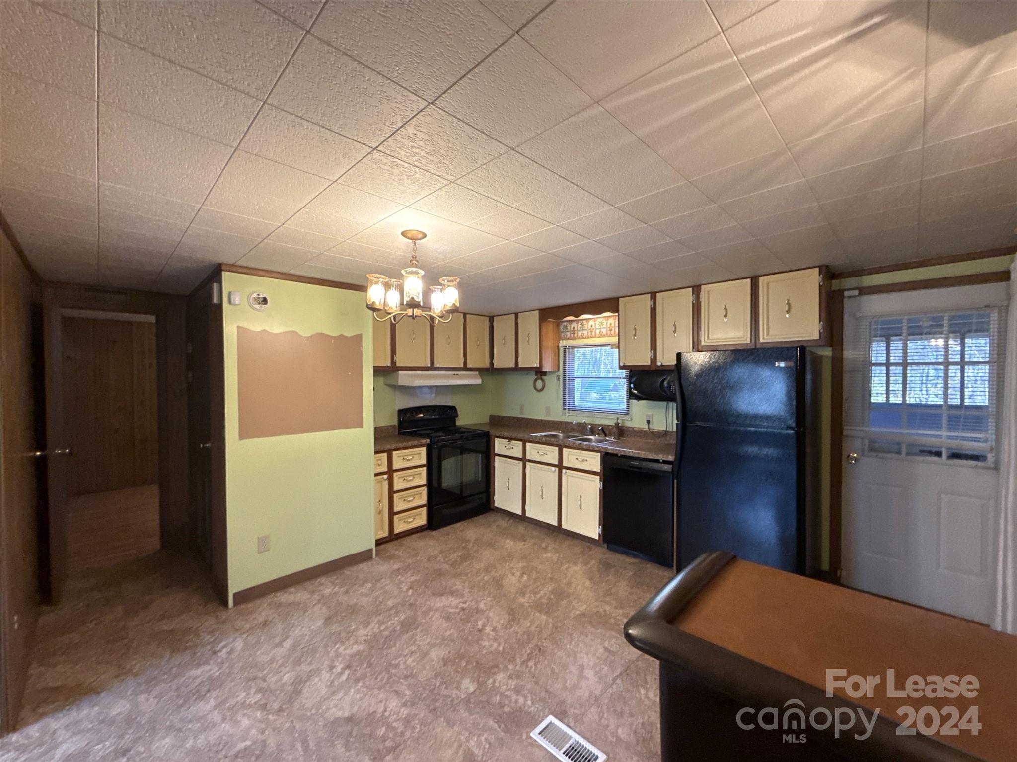 Fox Hill Estates - Residential Lease