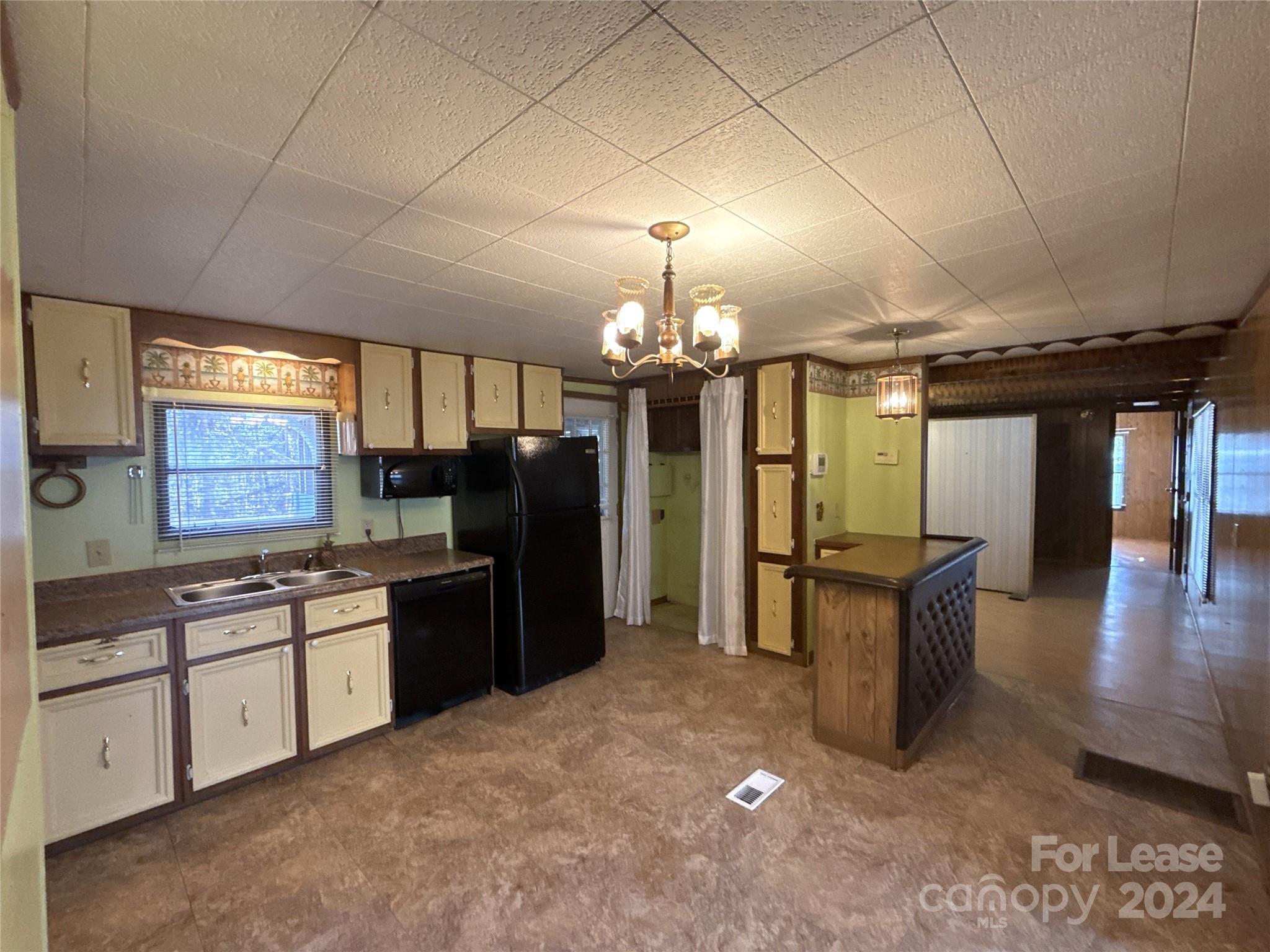 Fox Hill Estates - Residential Lease