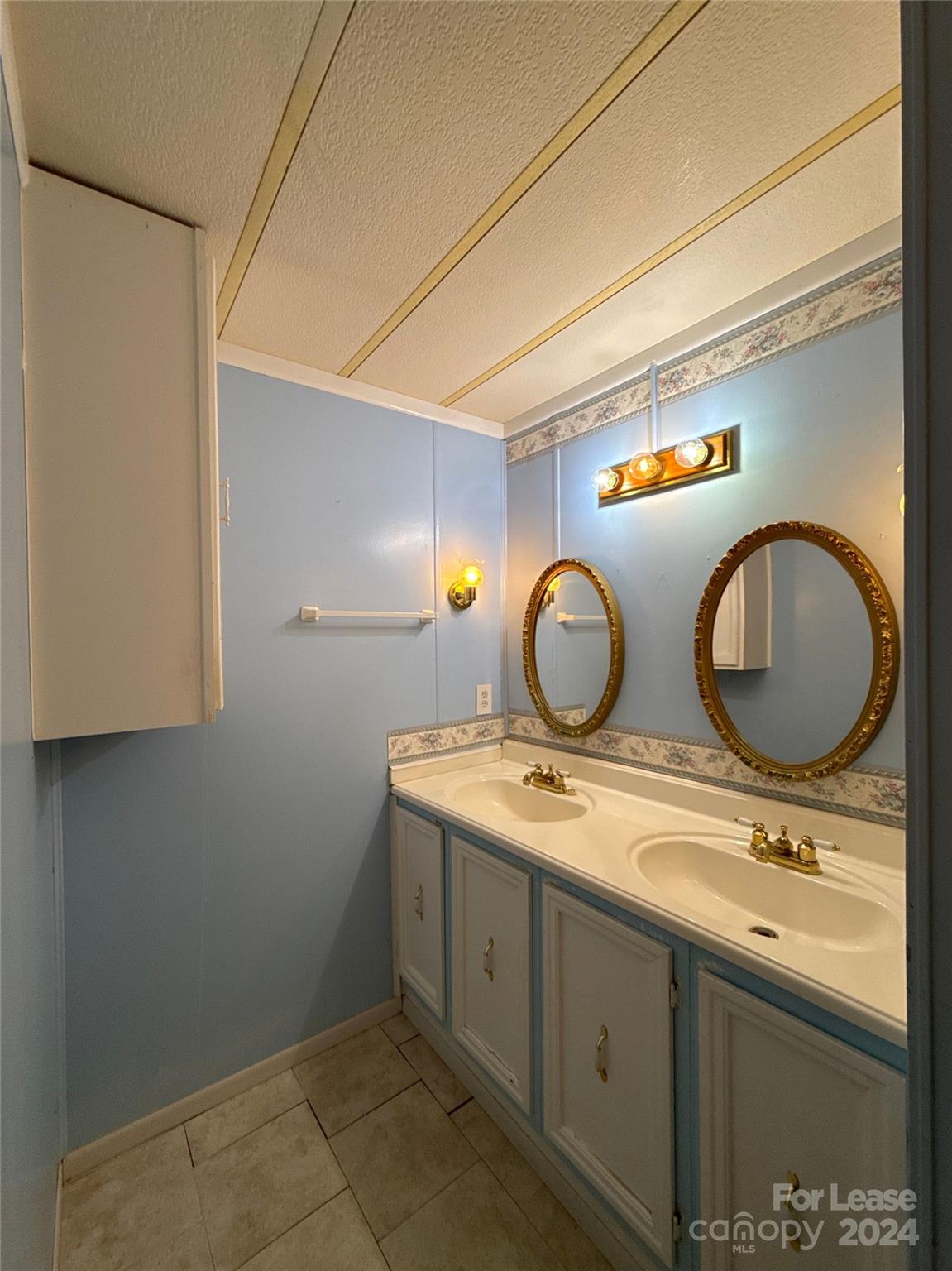 Fox Hill Estates - Residential Lease