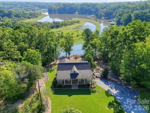 Photo of 180 Duck Cove Road, Belmont, NC 28012 (MLS # 4431130)