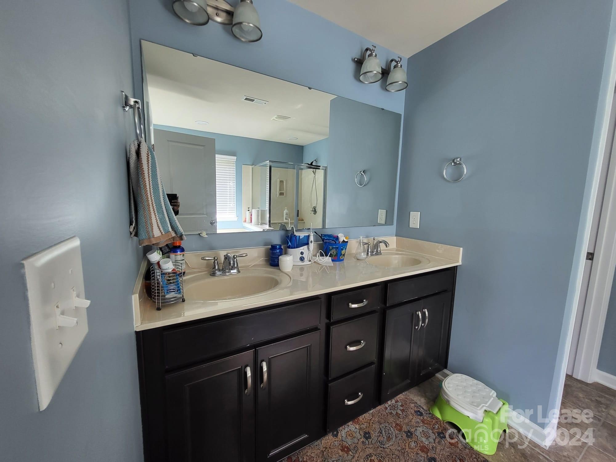 Regal Manor - Residential Lease