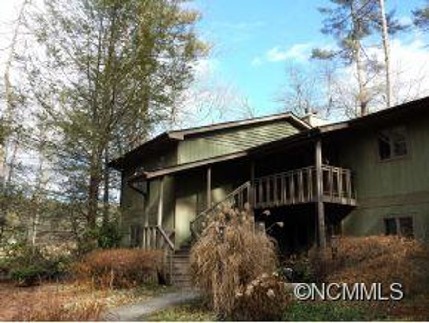 Upper Condo unit overlooking golf course in Sherwood Forest. Great floor plan with lots of natural light and a bricked wood burning fireplace. Unit offers a large deck area as well as a screened porch area just off of the dining area.  Enjoy all of the amenities of Sherwood Forest from this well cared for condo, amenities include: heated pool, tennis courts,  hiking trails, multiple lakes, and lots of planned neighborhood activities and events.