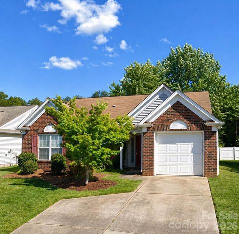 Photo of 7516 Double Springs Court, Charlotte, NC 28262 (MLS # 4374986)