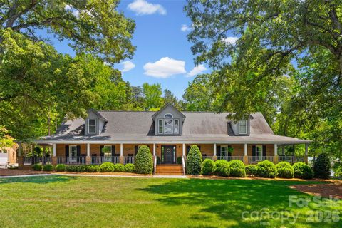 Photo of 16105 Langston Drive, Charlotte, NC 28278 (MLS # 4383819)
