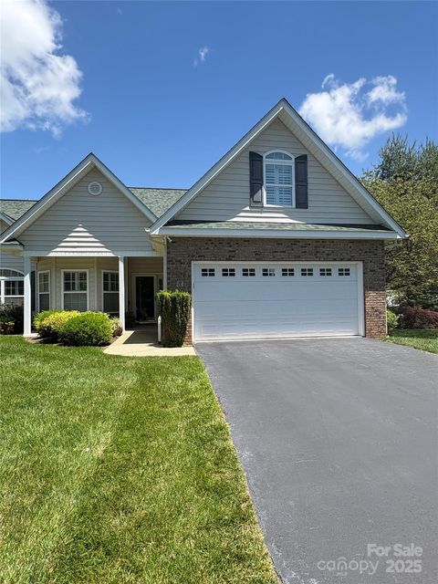54 Victoria Park Drive Hendersonville NC 28792