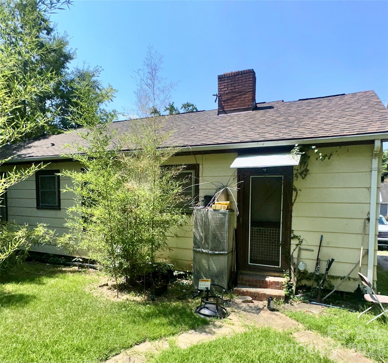 627 E Black Street