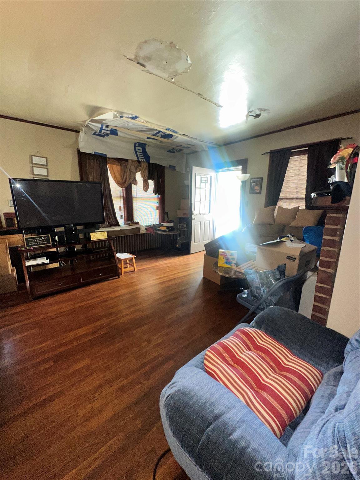 627 E Black Street