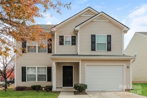 Photo of 818 Swearngan Ridge Court, Charlotte, NC 28216 (MLS # 4330209)