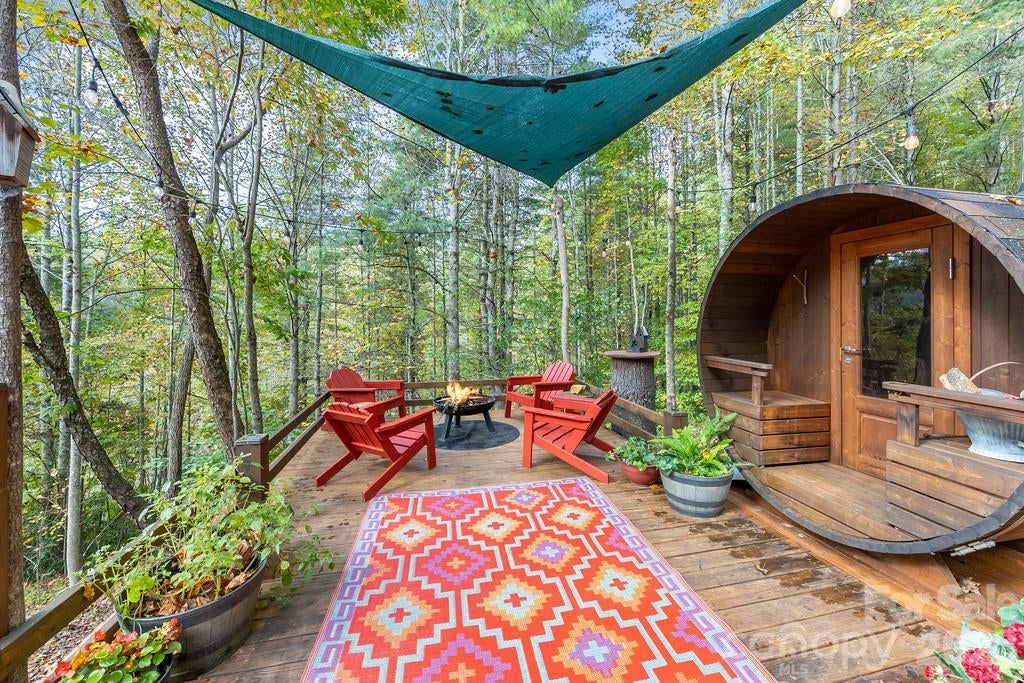 111 Elkhound Road