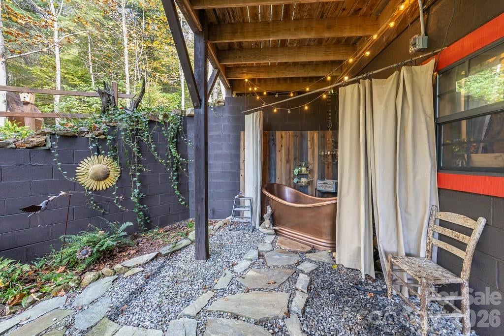 111 Elkhound Road