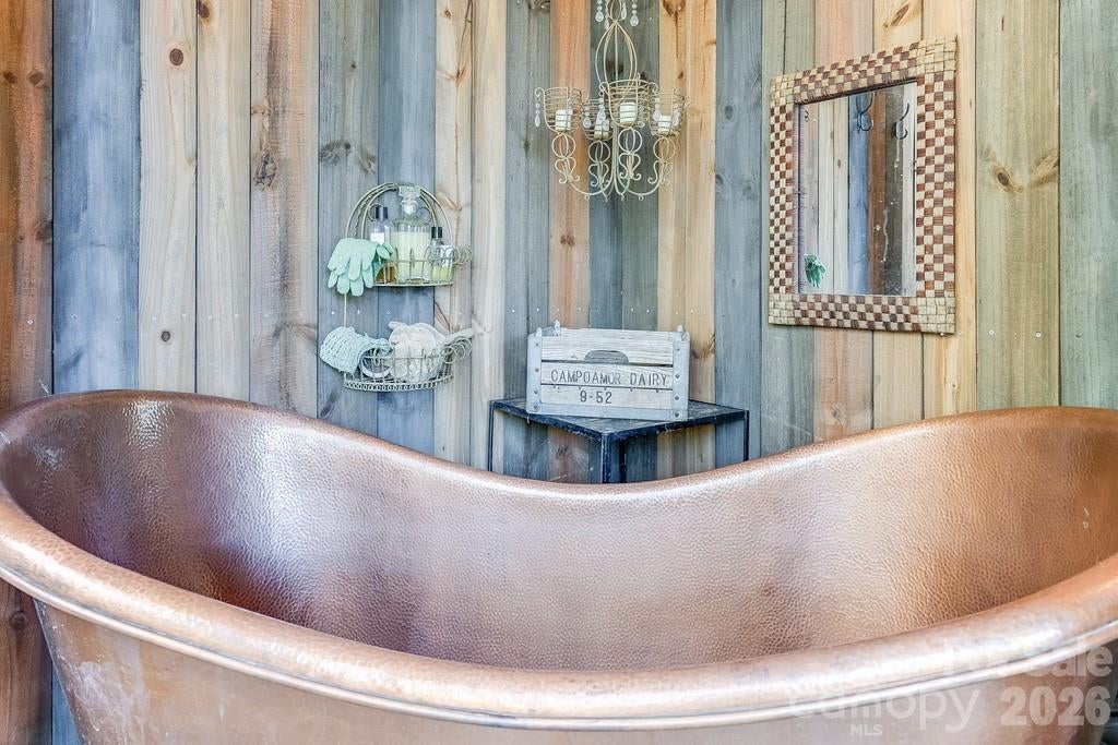 111 Elkhound Road