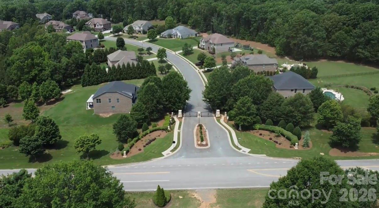 726 Lingfield Lane