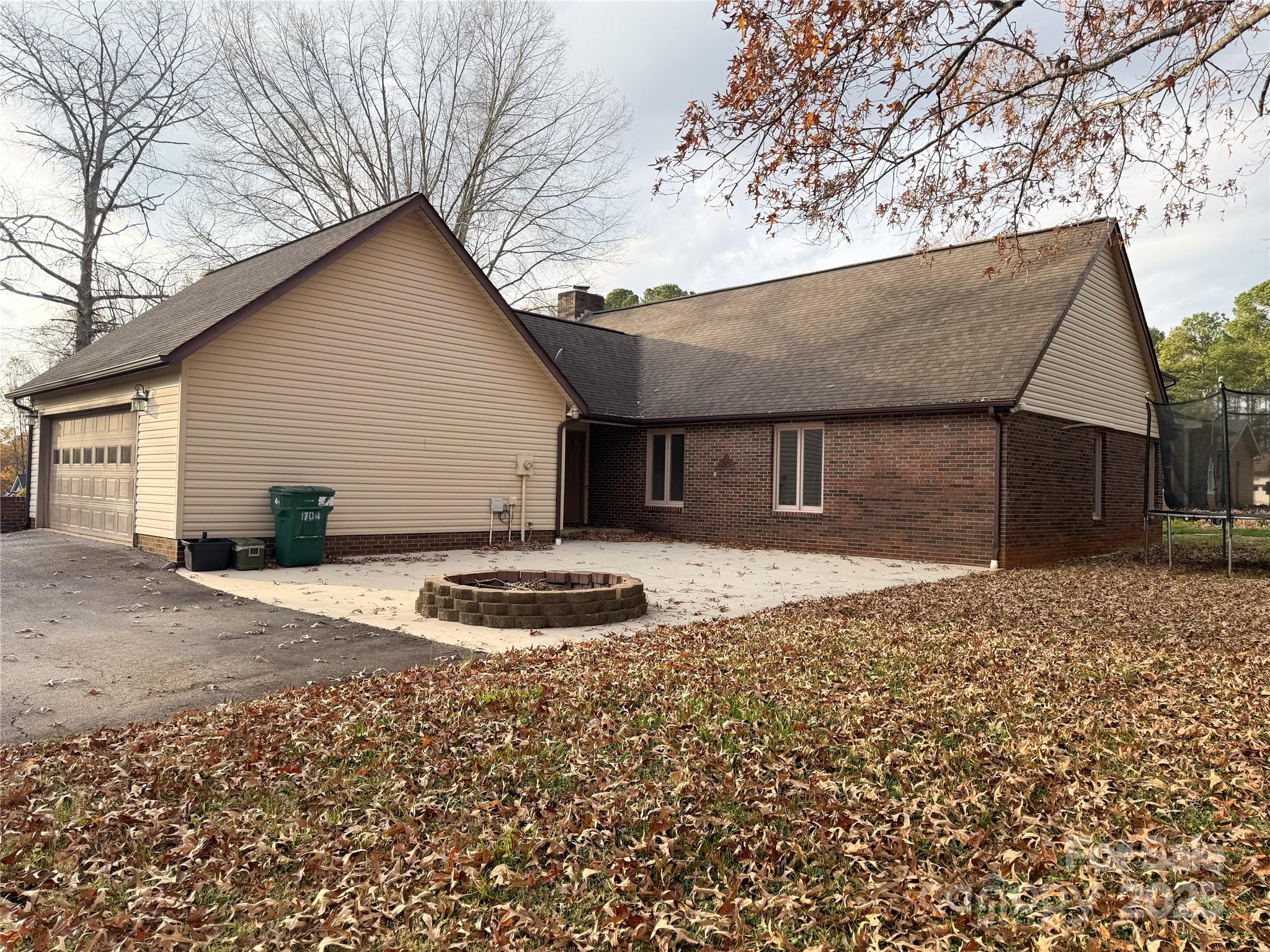 1704 knightbridge Drive