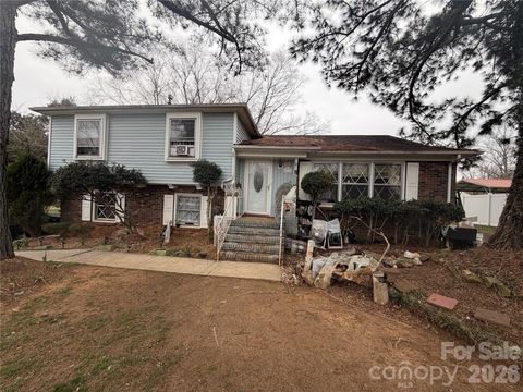 6215 Farm Pond Lane Charlotte NC 28212