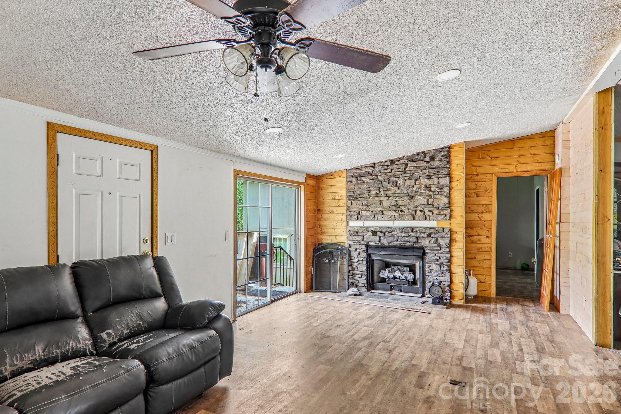 19 Dot Street