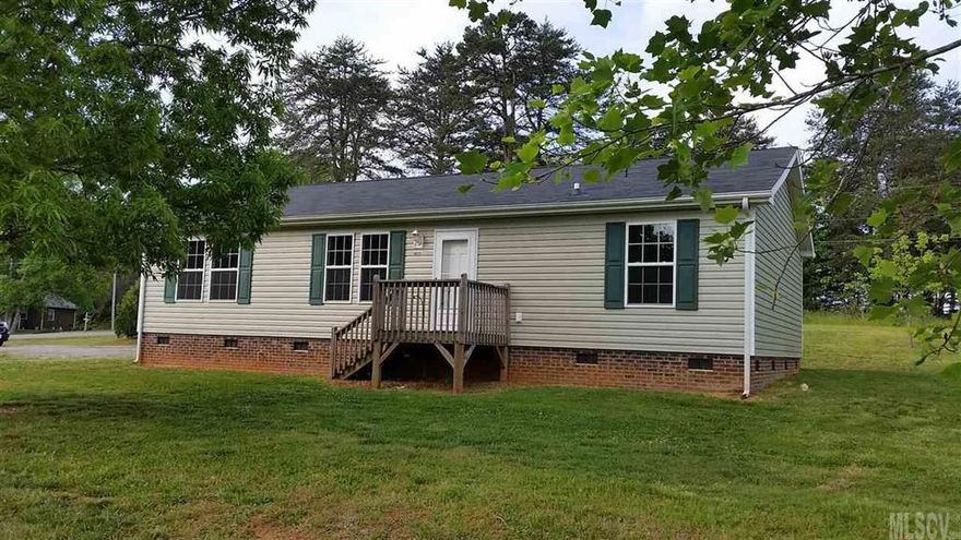 This property is now under auction terms. All offers should be submitted through www.Auction.com. This property is subject to a 5% buyer’s premium pursuant to the Auction Terms & Conditions (minimums may apply). Please note that the commission percentages may change between the pre-sale and auction periods so please contact listing agent to verify exact commission terms. All auction assets will be sold subject to seller approval. Please contact listing agent for details.  Home sold "As Is"