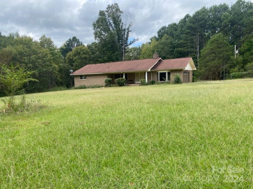 3 br, 2 ba, 2208 sf well built brick home on 5.89 acres.  Country quiet and peaceful yet easy access to York, Clover, Lake Wylie, Rock Hill. There are no major issues with this property but it will need some upgrades and sprucing up(paint, caulk,- etc) which has been factored in to the asking price. Buyers can personalize the upgrades to their taste. LVT flooring just installed in bedrooms and hall. Hardwood floors in kitchen/den/dining area.  The crawl space has been reworked by a professional company specializing in crawl spaces.   Property is being sold "AS IS".   Kitchen/dining, wood burning fireplace, living space in one open area.  Garage has been converted to a den space with built-in book shelves.  938 sf outbuilding with kitchen, 1/2 bath, water, electricity, currently being used by a caterer who will be out by closing, no lease involved. The caterer would like to rent the building if possible. There is a natural gas easement but poses no problem.
Make us an offer !!!