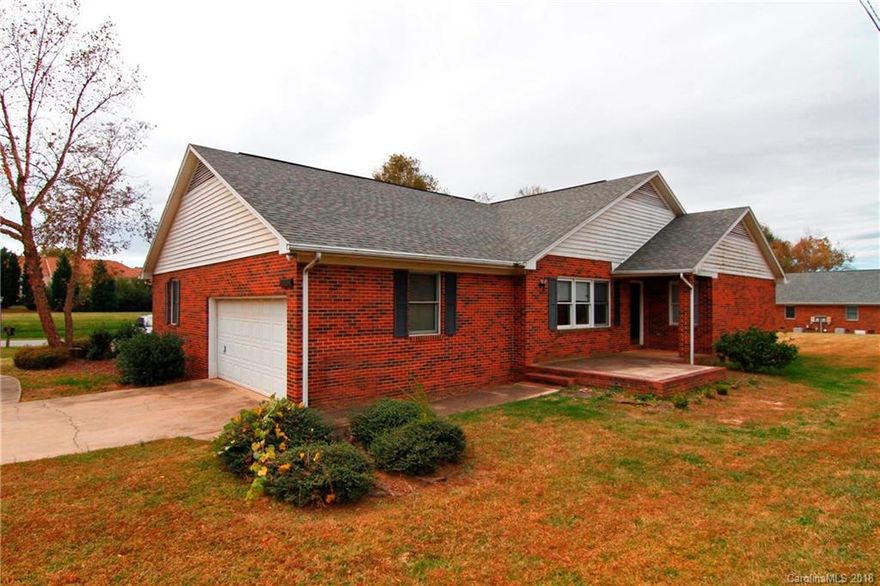 This awesome, affordable duplex offers a prime Cornelius location within walking distance to beautiful Lake Norman, Robbins Park and Kenton Place, and is just minutes to Birkdale Village! The floor plan with electric heat includes 3 large bedrooms, 2 full baths, a great room and a galley kitchen with a breakfast area. Other features include a 2-car attached garage, a long circular driveway, a large yard and a patio.