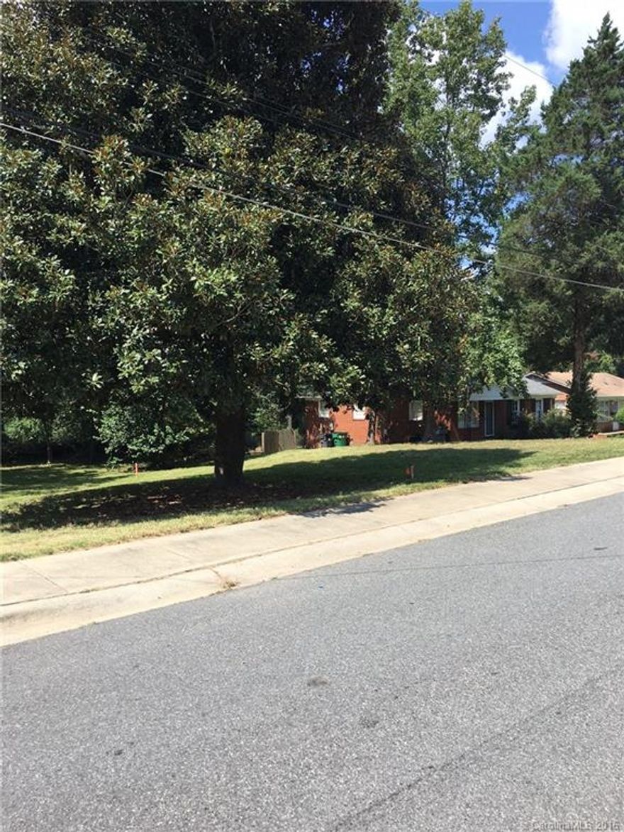 Two 50' lots.  Partially cleared.  You could do slab or crawl space foundation.  These are the deepest lots I have seen in this area.  Water and sewer taps paid for per city for two lots.  There used to be a house on property.  Lots recently surveyed and attached.