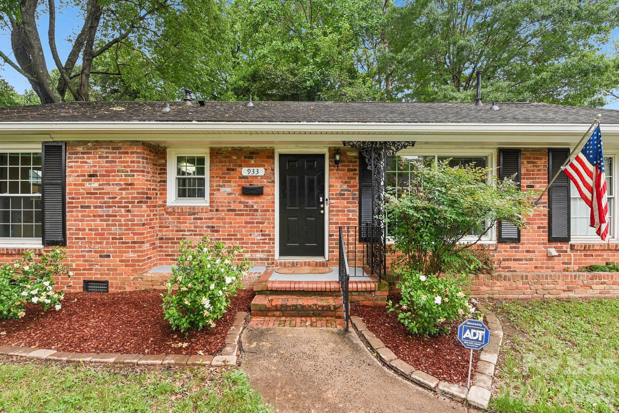 933 Clanton Road