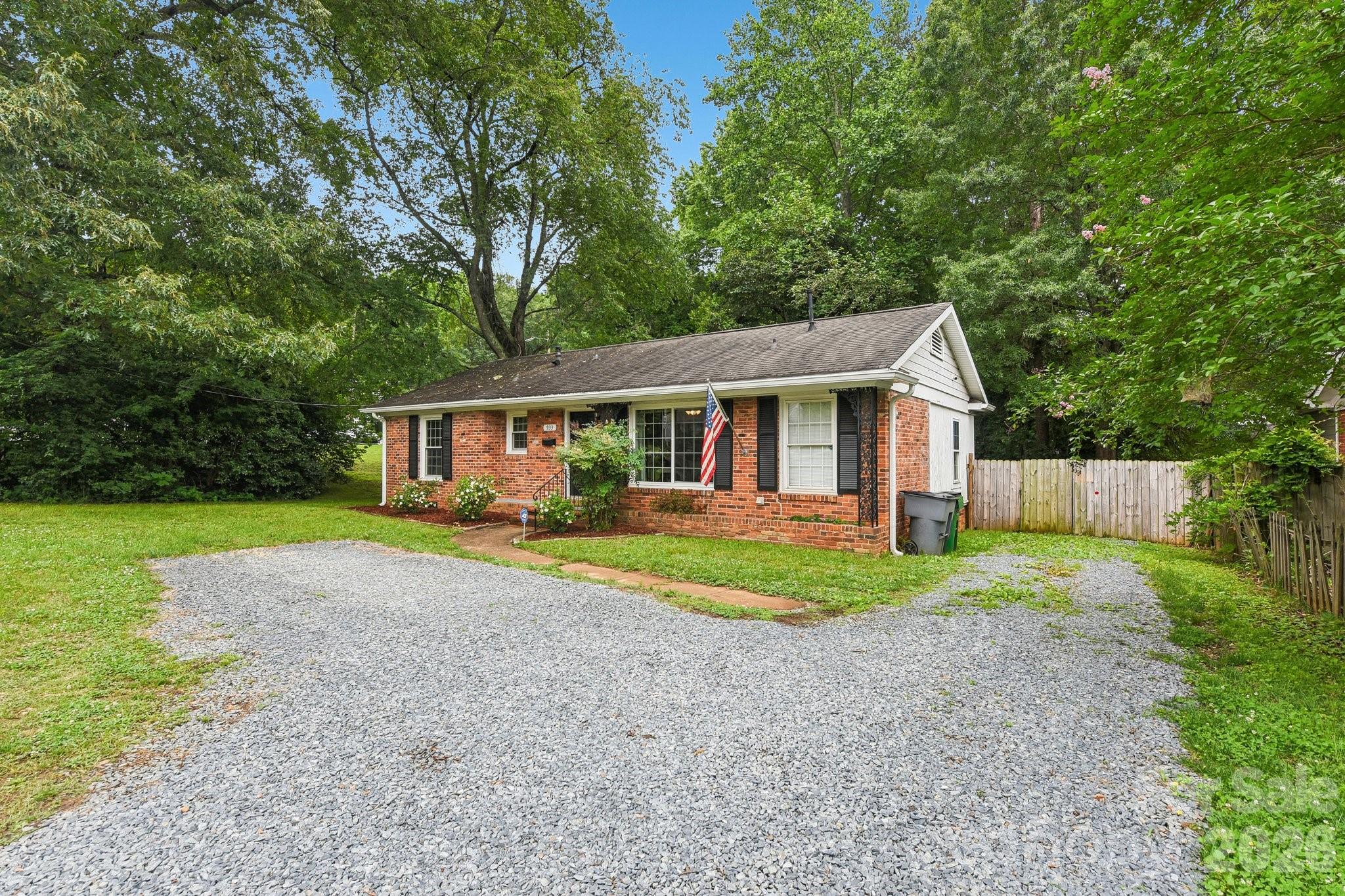 933 Clanton Road