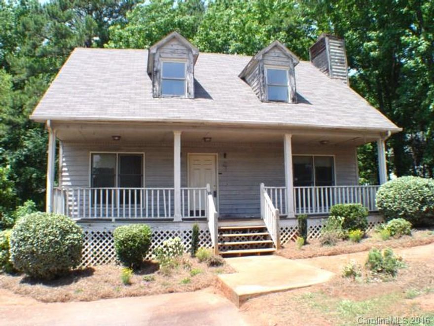 Cape Cod style 1.5 story home in desirable Tega Cay community. Master on main floor with private bath, vaulted great room with stone fireplace.  2 additional beds with full bath upstairs. Large 2 car garage with side entrance includes separate storage/utility room.  Community includes 27 hole golf course, Lake Wylie access, marina, long paved walking trail.