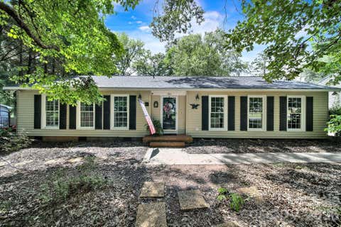 Photo of 924 Glenshannon Road, Matthews, NC 28105 (MLS # 4415656)