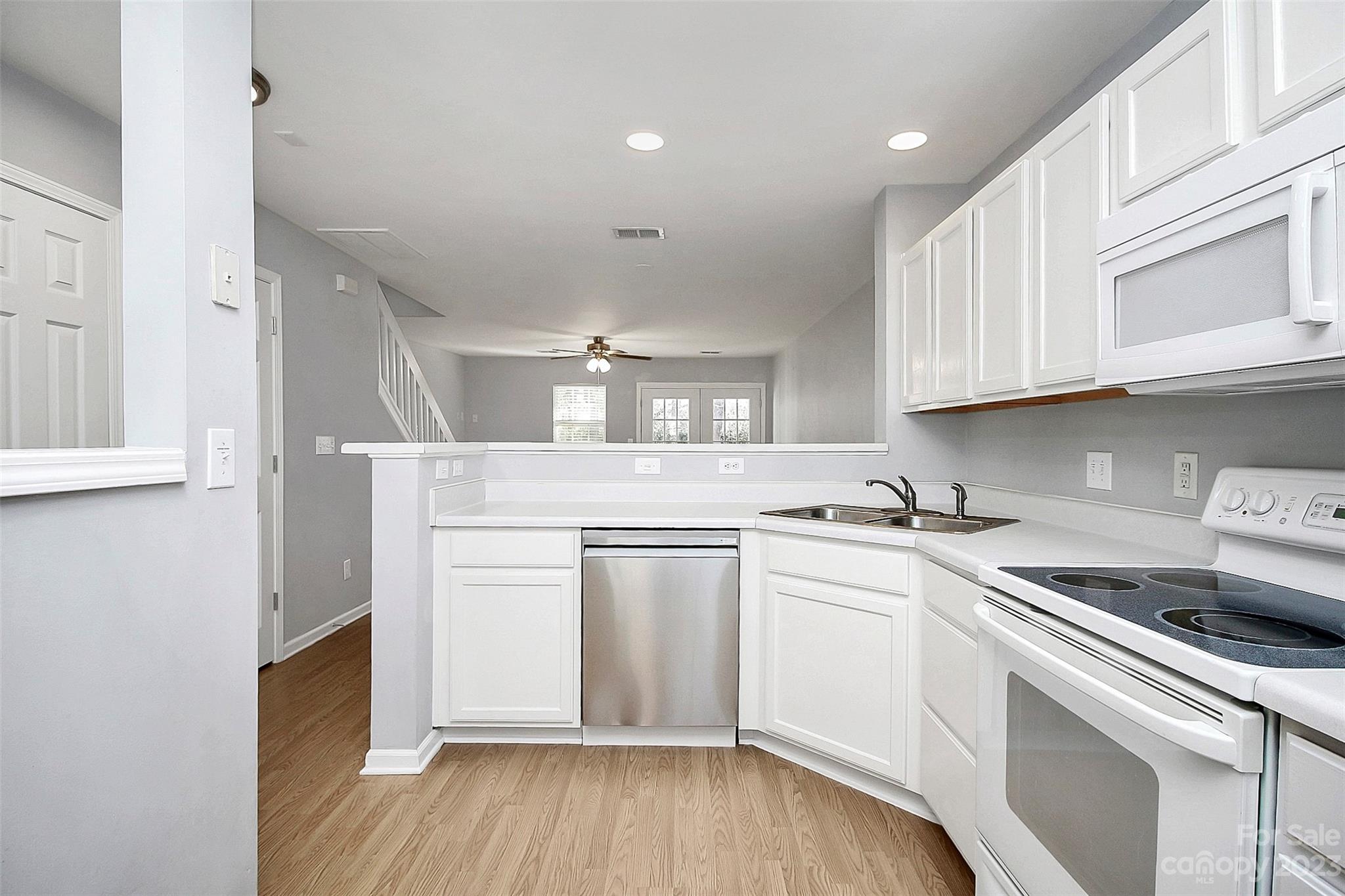 The Townes at River Crossing - Residential