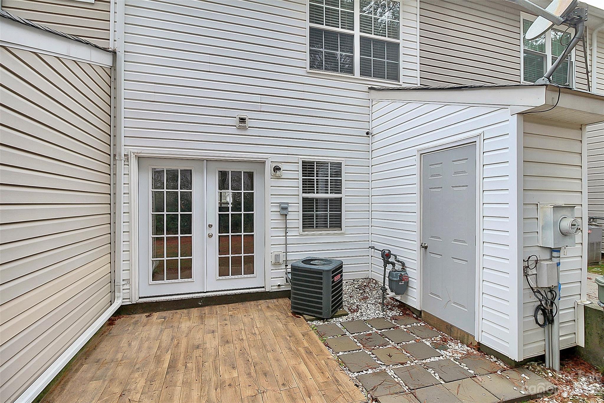 The Townes at River Crossing - Residential