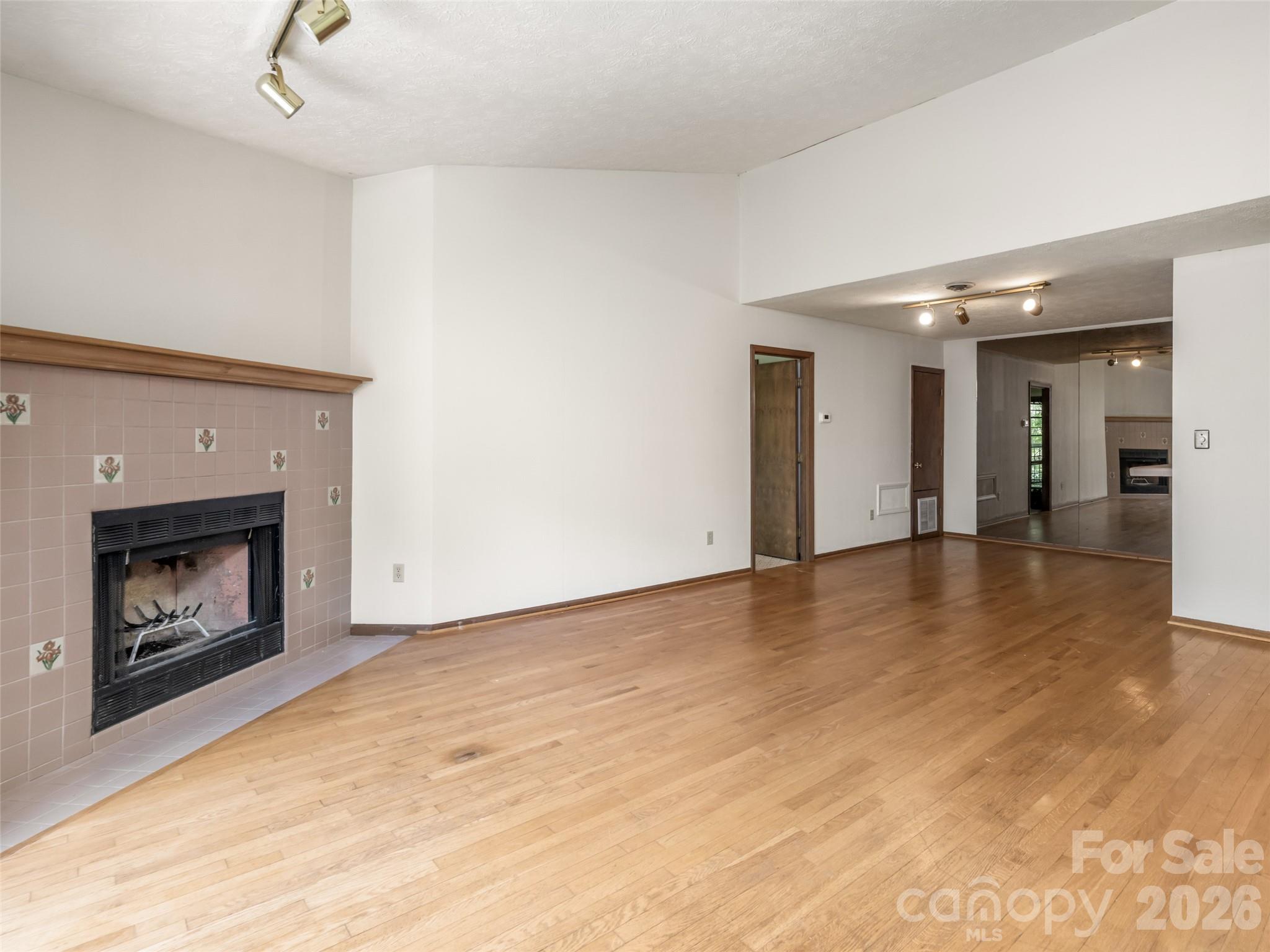 Ravencroft Condominiums - Residential