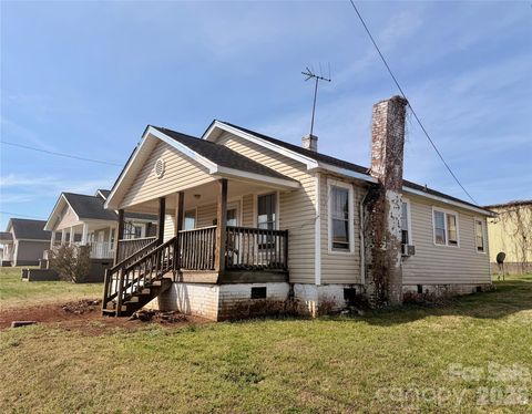 216 N Brady Avenue Newton NC 28658