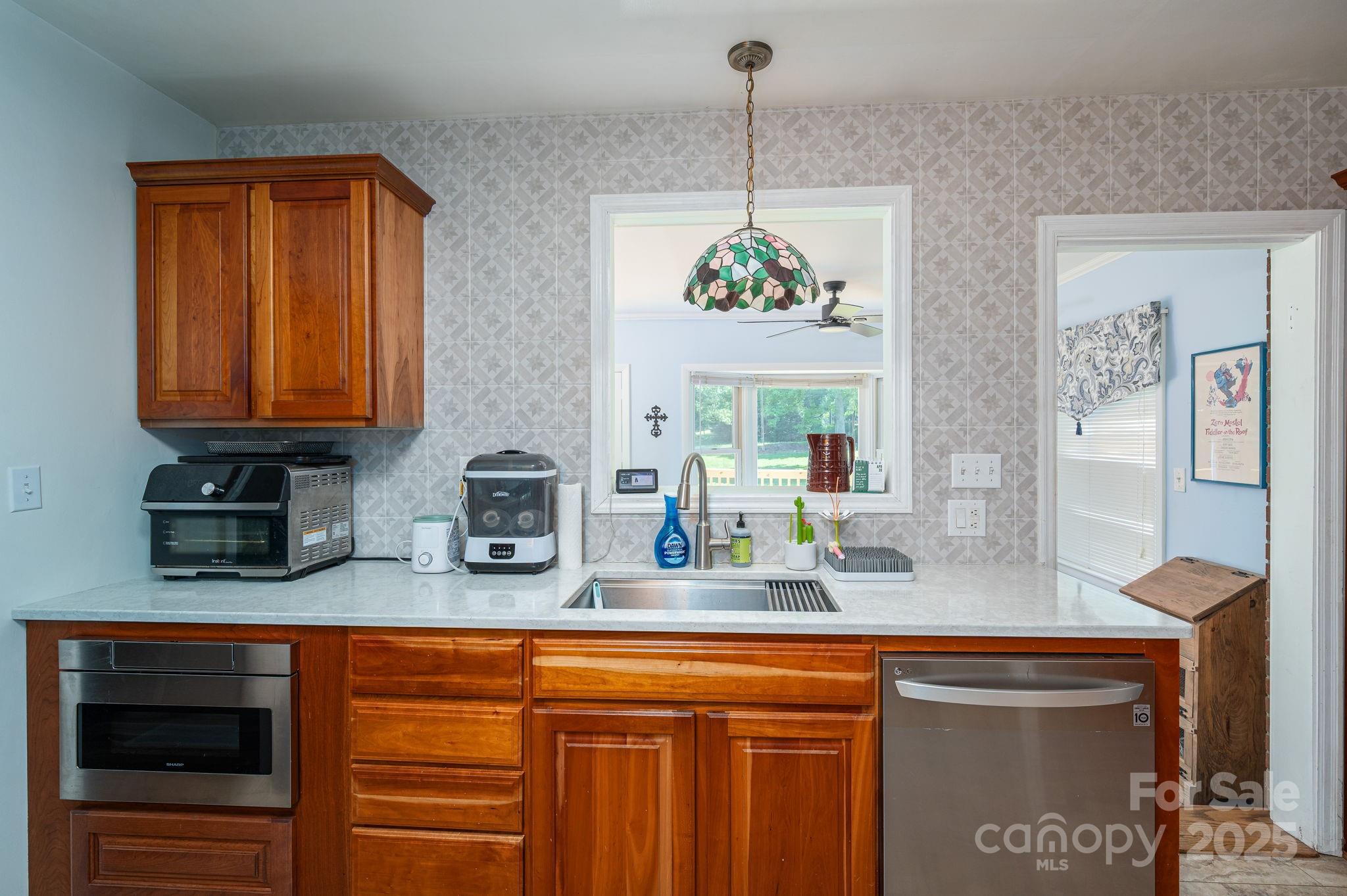 Conover, North Carolina 28613, United States, 3 Bedrooms Bedrooms, ,2 BathroomsBathrooms,Residential,Active,118490