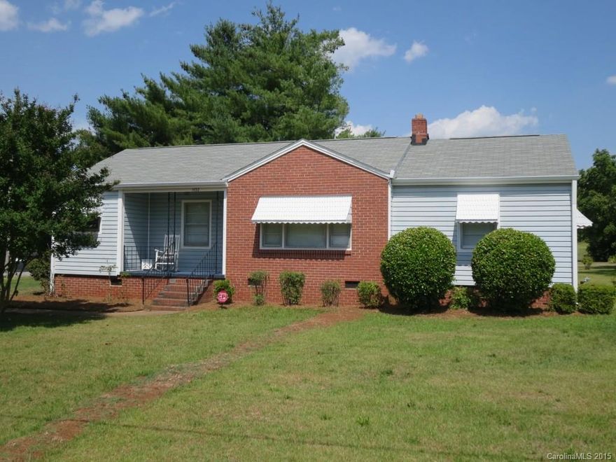 Adorable, well kept home on a corner lot! Kitchen is open and spacious. Home boasts a large laundry/ mud room and a nice size lot. The original wood floors remain under the carpet. Property has City water and sewer but County taxes! Minutes from I-77, Riverwalk and Carolina Trail. Must See!