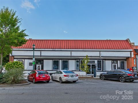 125 S Main Street Hendersonville NC 28792