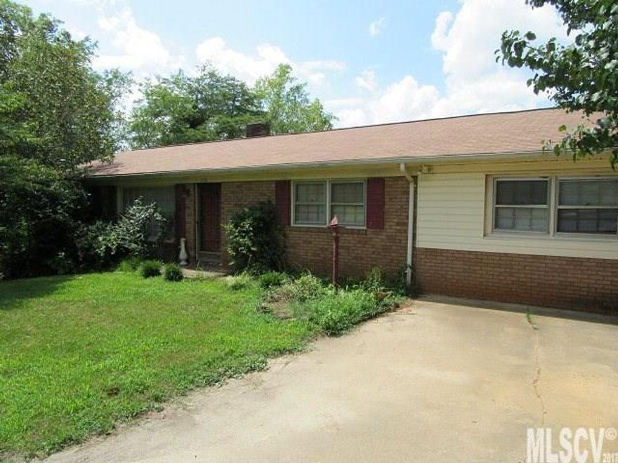 3 Bedroom 1 Bath and One Half Home Has Full Basement and a in Ground Pool. This Home has a Screened Back Porch, Gas Fireplace, and Lots of Privacy. Within Walking Distance of Rutherford College Elementary and Convenient to I-40 Seller is Motivated Bring all Offers......