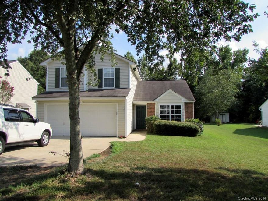 Well cared for single family home. 4 good sized bedrooms with large closets.  Convenient to Celanese. Private backyard.