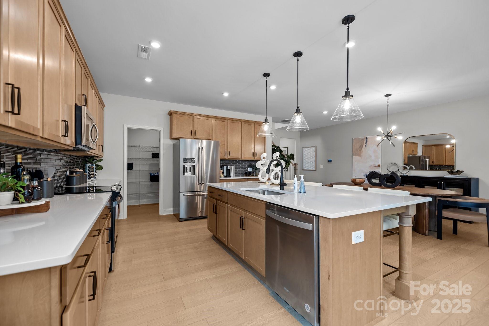 2903 Herringbone Road 35