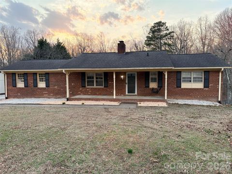 Photo of 244 Pine Valley Road, Thomasville, NC 27360 (MLS # 4353109)